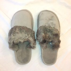 NWT POTTERY BARN Faux Chinchilla Slippers - Large